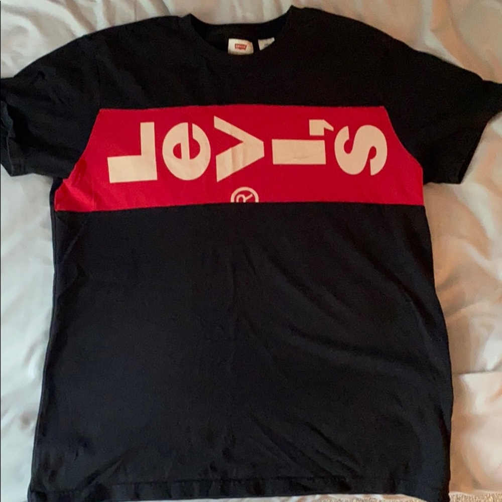 New Black Levi’s T Shirt